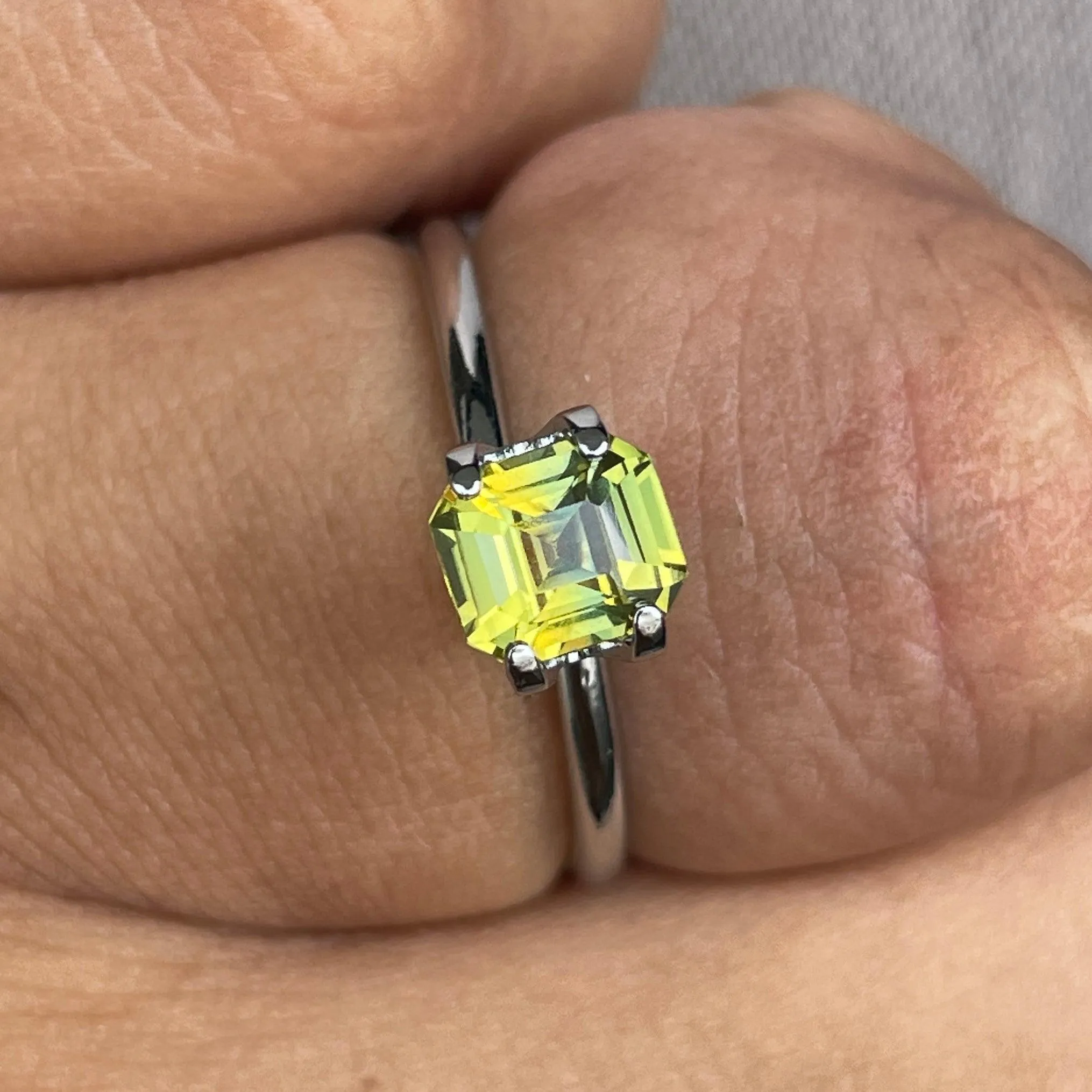 1.18 ct Oval Greenish Yellow Sapphire