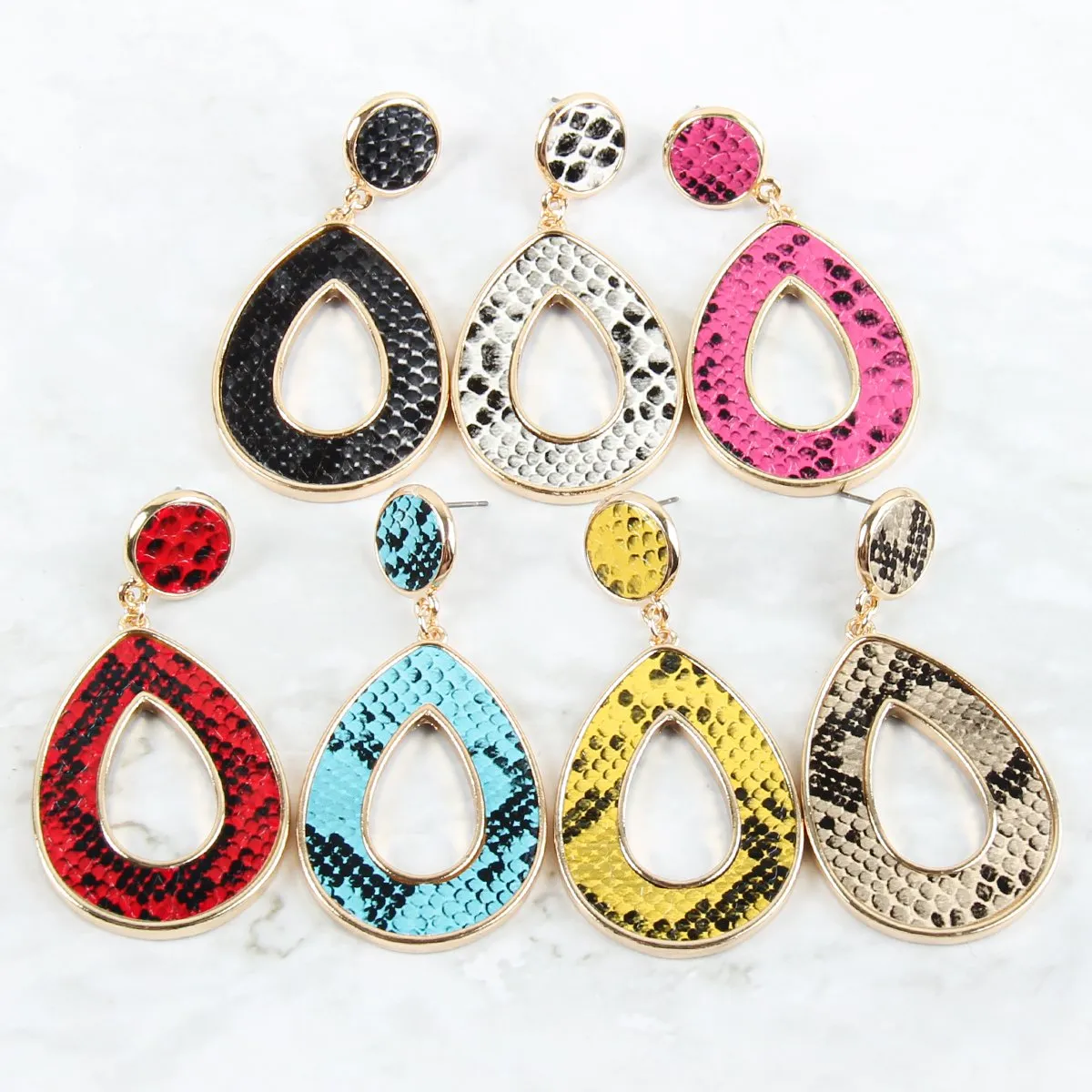 Hde2592 - Linked Pear-Shape Snake Skin Printed Dangle Post Earrings