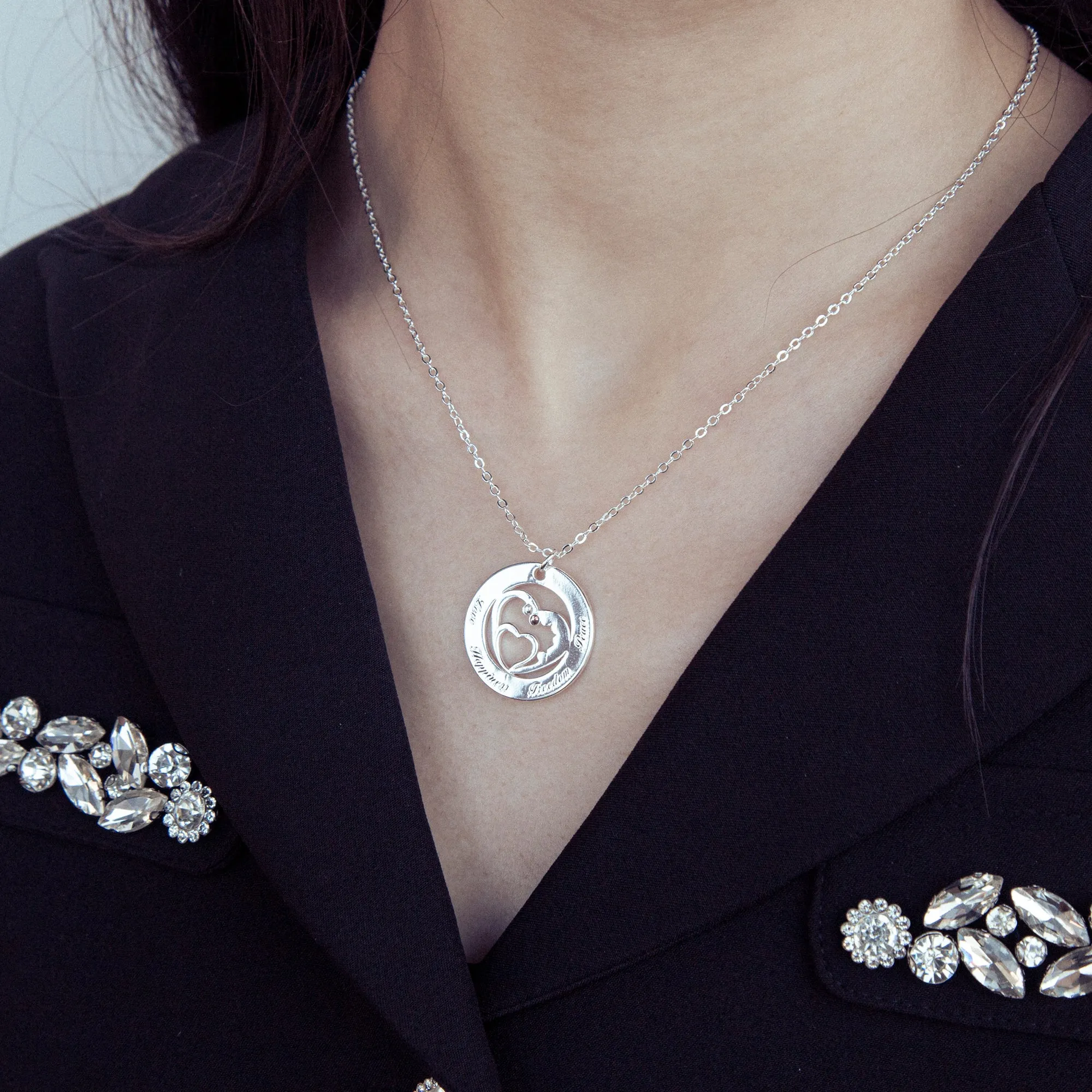 Pendentif circulaire avec cœur et diamant personnalisable (638)