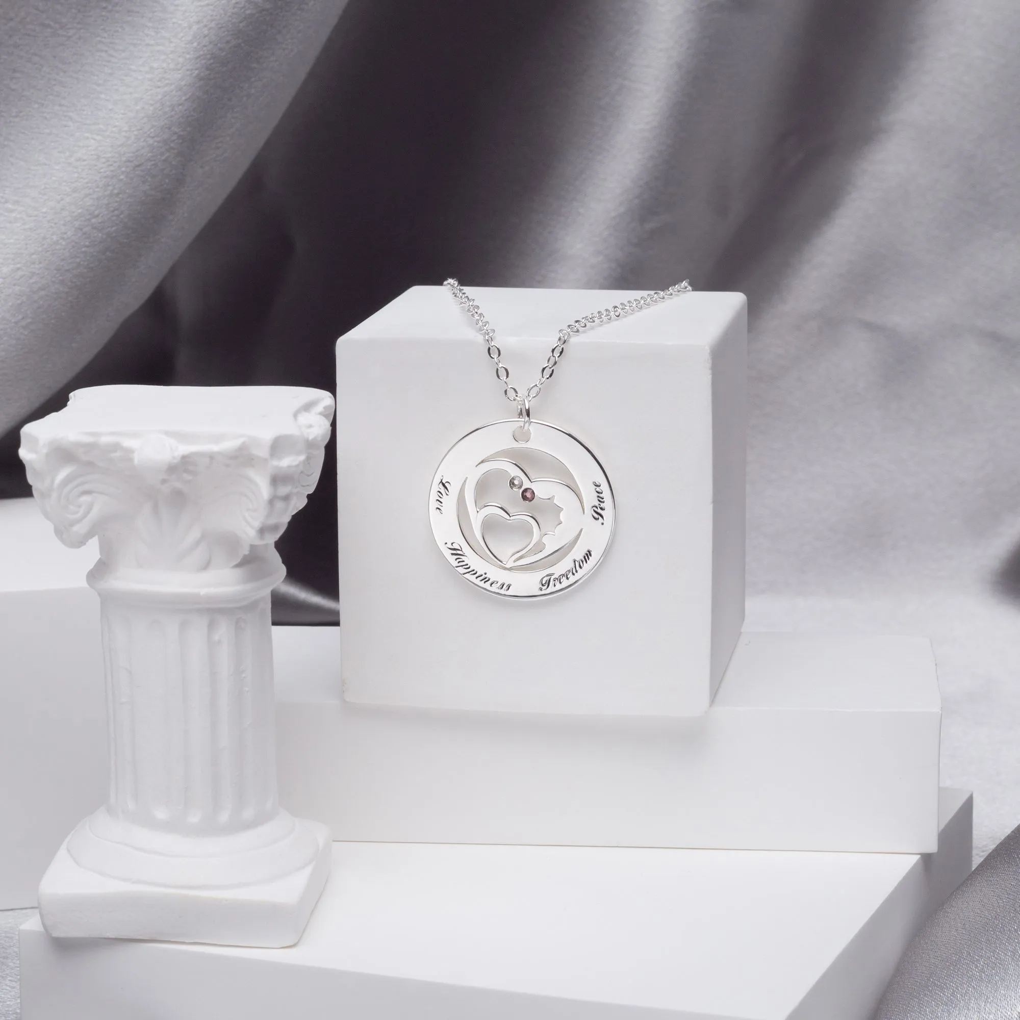 Pendentif circulaire avec cœur et diamant personnalisable (638)