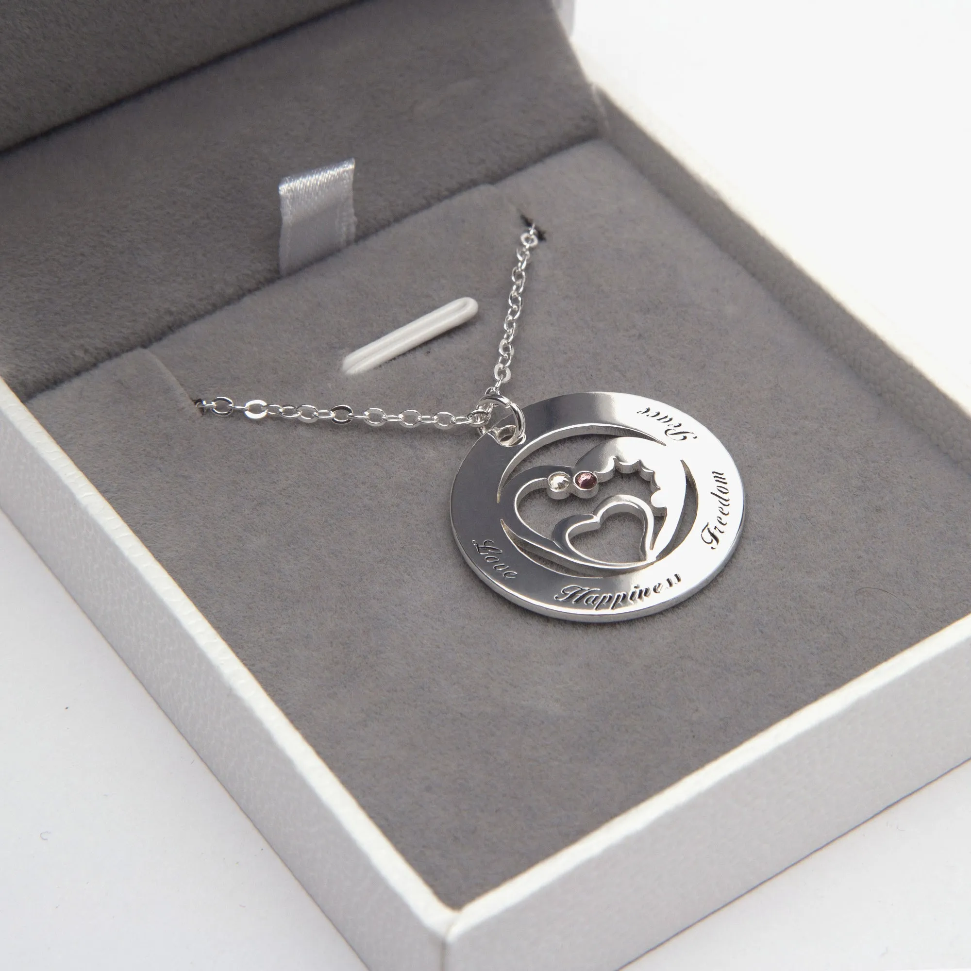 Pendentif circulaire avec cœur et diamant personnalisable (638)