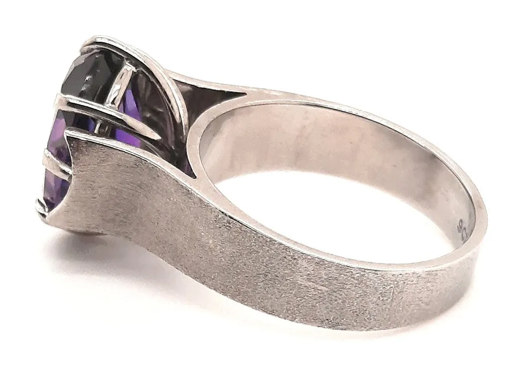 Sapphire 9ct White Gold Handmade Ring