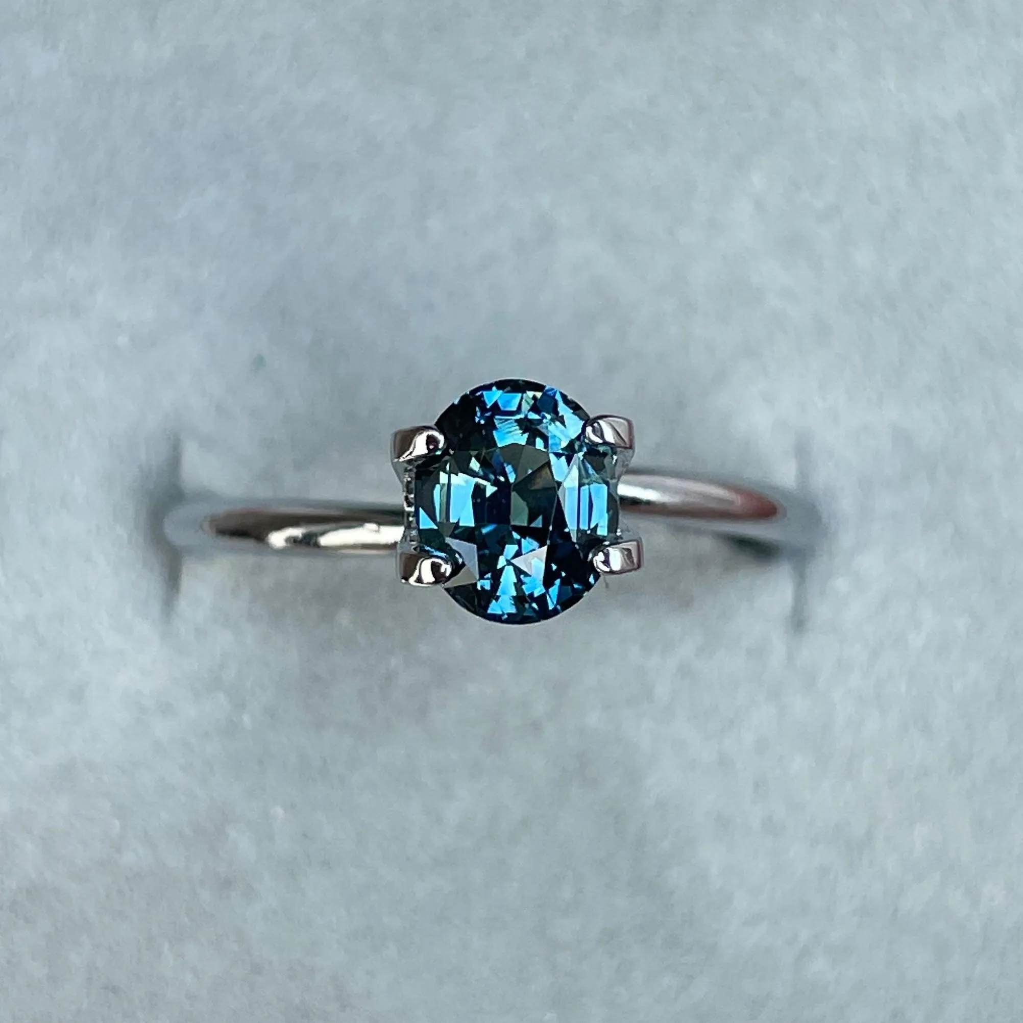 Teal sapphire Oval cut blue green sapphire, 1.20 crt, Cinque Terre. Italy. Loose Natural gemstone