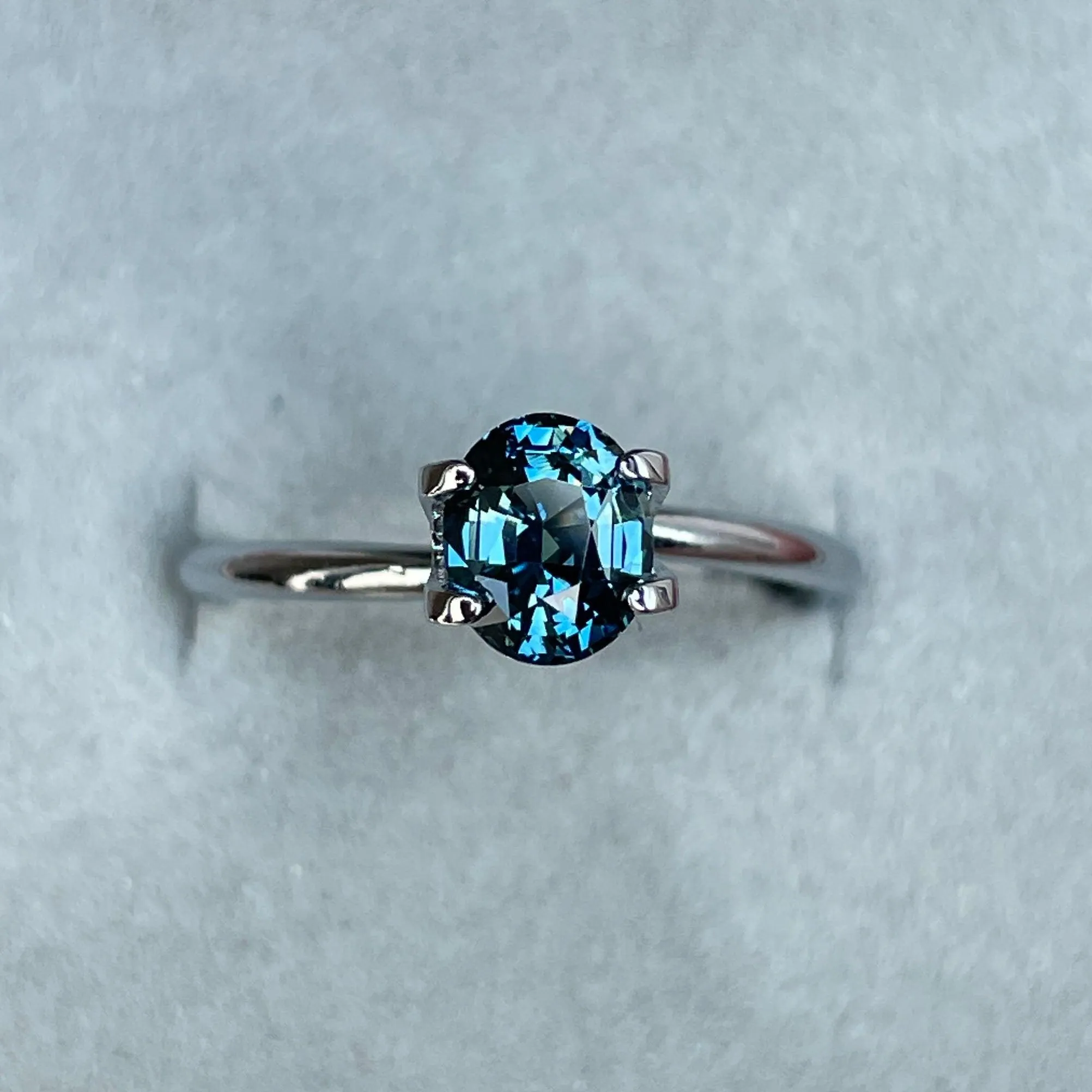 Teal sapphire Oval cut blue green sapphire, 1.20 crt, Cinque Terre. Italy. Loose Natural gemstone